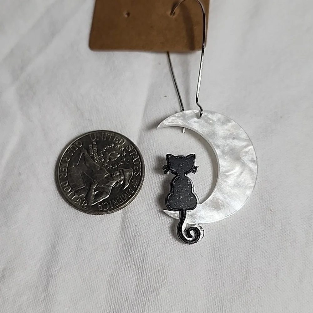 Moon and Cat Earrings‎ - Picture 2 of 5